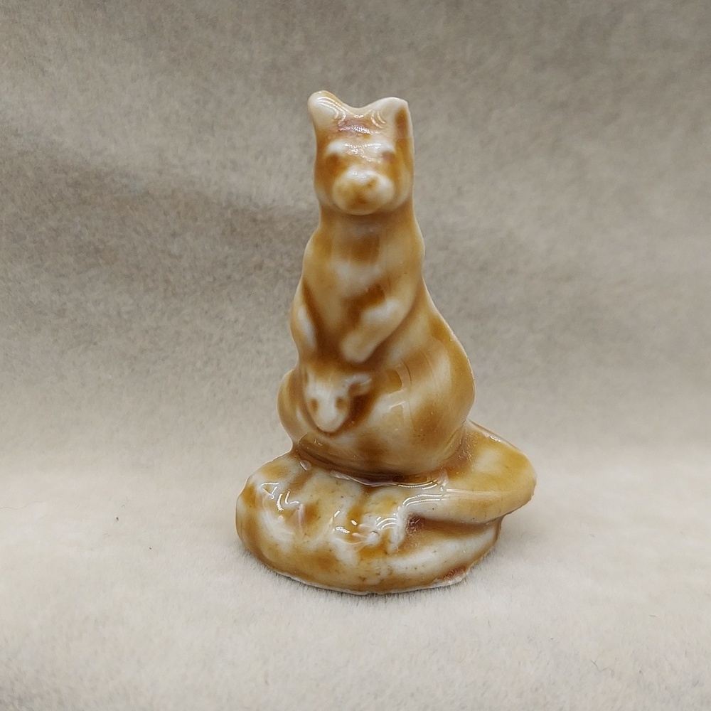 Australian kangaroo & joey figurine Wade Whimsies Made In England